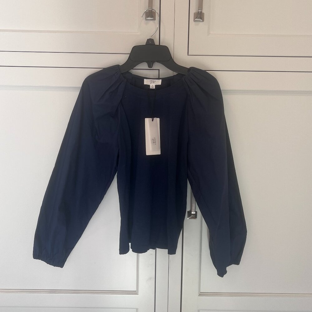 a loves a Girls puff sleeve top, size Large